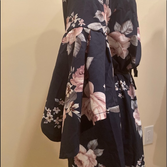 Dress - Picture 2 of 4